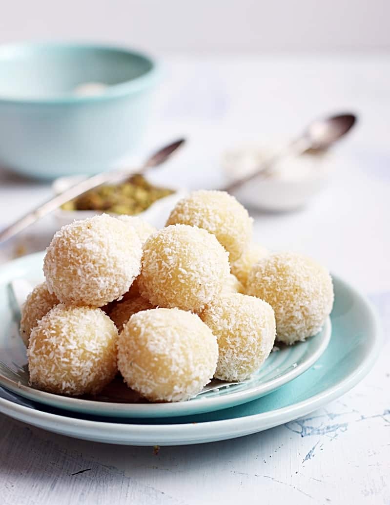 Nariyal Mawa Laddoo